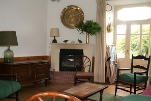 Kamin, Tischtennisplatte