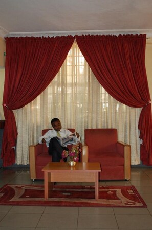 Room, 1 Bedroom, Accessible, Smoking | Ruang tamu