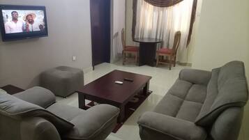 Room, 1 Bedroom, Accessible, Smoking | Living room