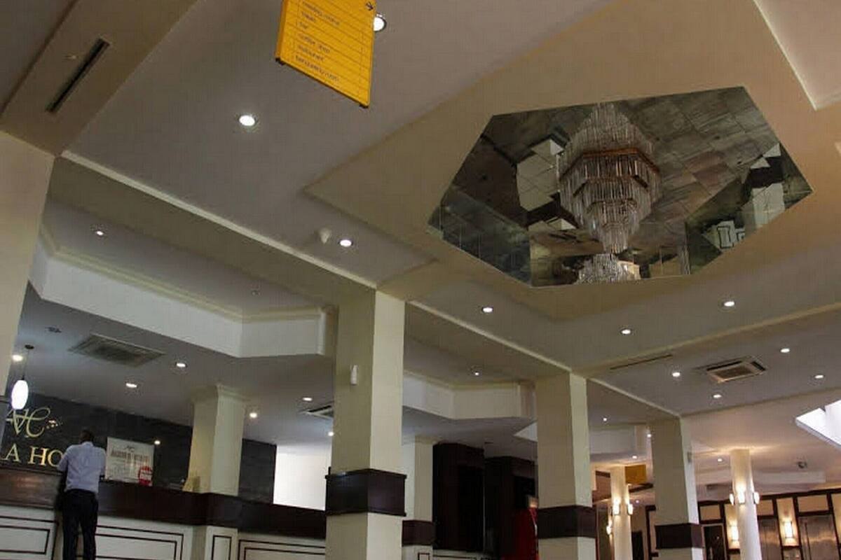 Room, 1 Bedroom, Accessible, Smoking | Lobby