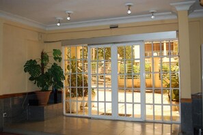Room, 1 Bedroom, Accessible, Smoking | Bahagian dalam