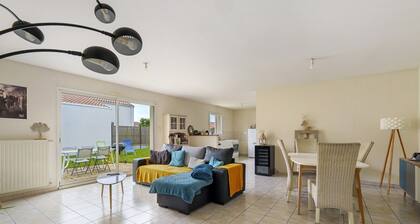 Holiday Home “Coeur vendéen - 16km from Puy du Fou” with Private Terrace, Garden & Wi-Fi
