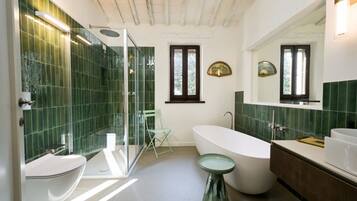 Dusche, Haartrockner, Bidet, Handtücher