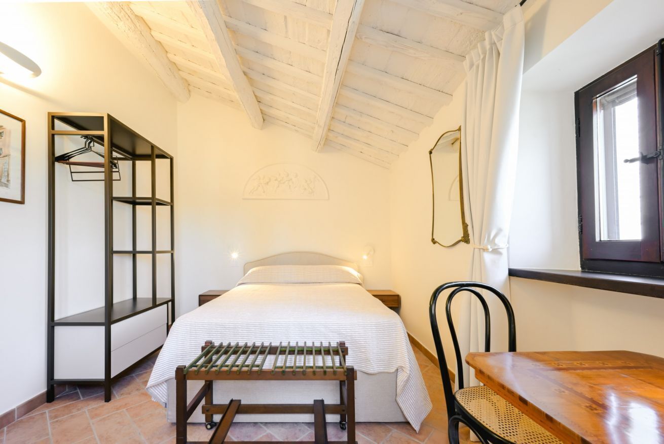 5 bedrooms, iron/ironing board, free WiFi, bed sheets