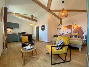 Living area - Quiet gîte next to orchard - guests (La Bernerie-en-Retz)