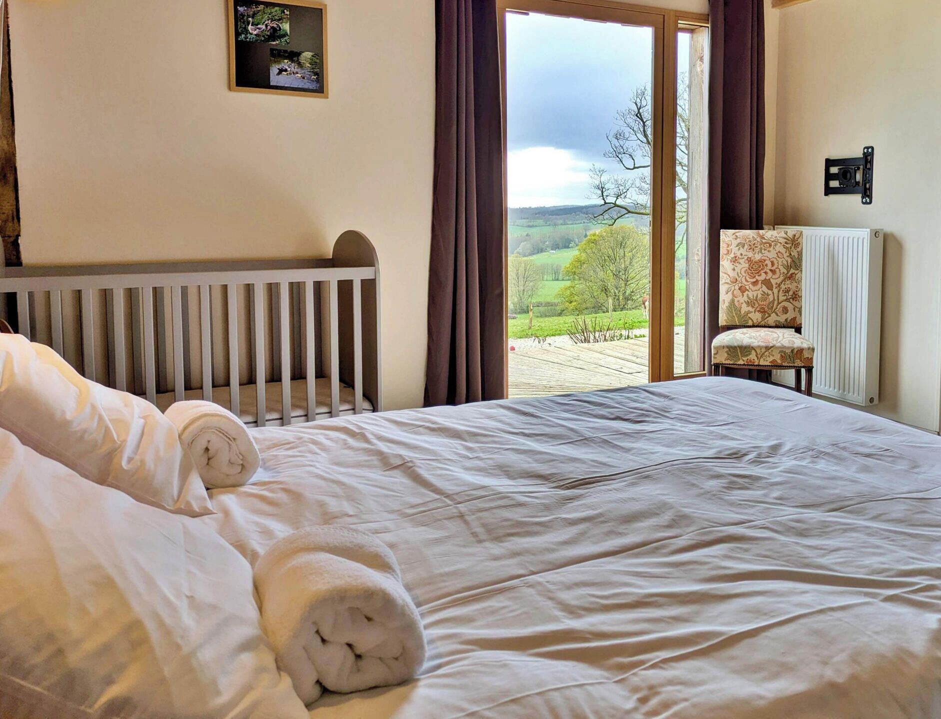 5 bedrooms, free WiFi, bed sheets