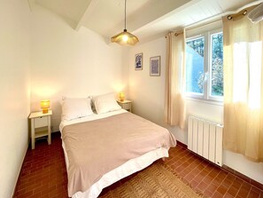 Room - House with parking - 6 guests (La Palmyre)