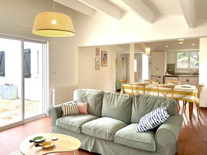 TV - House with parking - 6 guests (La Palmyre)