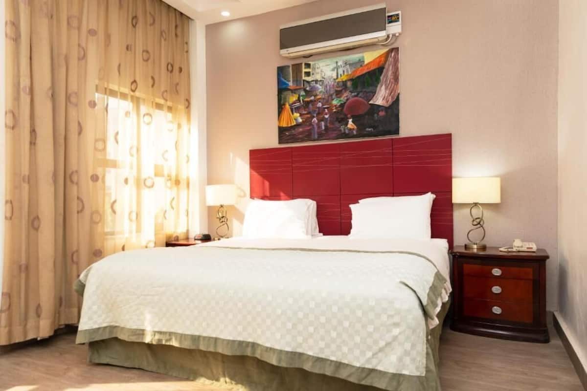 Suite, Balcony, Pool View