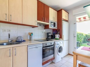 Fridge, microwave, oven, dishwasher - Charming apartment with parking - 4 guests (Hendaye)