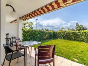 Outdoor dining - Charming apartment with parking - 4 guests (Hendaye)