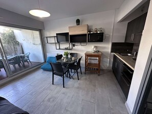 Fridge, microwave, oven, stovetop - Cozy studio, pets allowed - 4 guests (Le Grau-du-Roi)