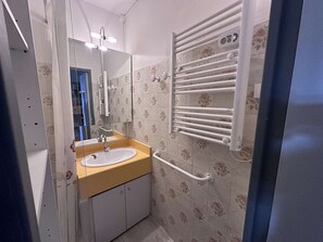 Bathroom - Cozy studio, pets allowed - 4 guests (Le Grau-du-Roi)