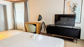 Habitació amb dos llits individuals, vistes a la ciutat