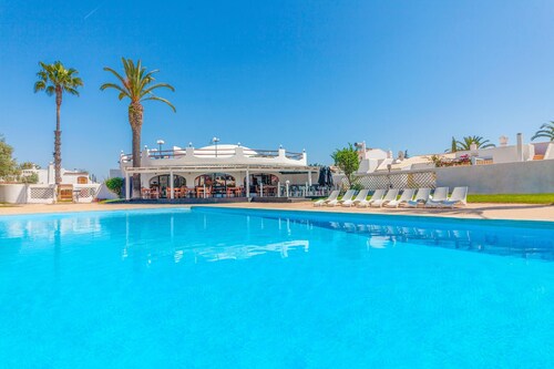 Elegant townhouse with pool in Vilamoura