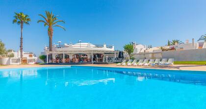 Elegant townhouse with pool in Vilamoura