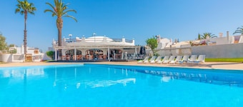 Elegant townhouse with pool in Vilamoura