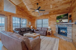 TV, fireplace, video games - SMSkys: Views*Wifi*HotTub*Games*Pets*ResortPool (Sevierville)
