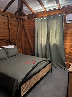 2 bedrooms, iron/ironing board, Internet, bed sheets - Le Bananawi Grand bungalow with jacuzzi (Pointe-Noire)