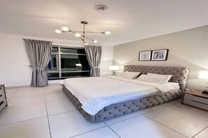 1 bedroom, iron/ironing board, WiFi, bed sheets - Adorable 1-BD apartment with very unique location in Dubai down town (Dubai)