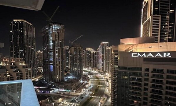 Property grounds - Adorable 1-BD apartment with very unique location in Dubai down town (Dubai)