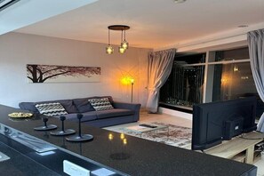 Interior - Adorable 1-BD apartment with very unique location in Dubai down town (Dubai)
