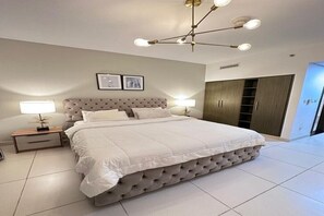 1 bedroom, iron/ironing board, WiFi, bed sheets - Adorable 1-BD apartment with very unique location in Dubai down town (Dubai)