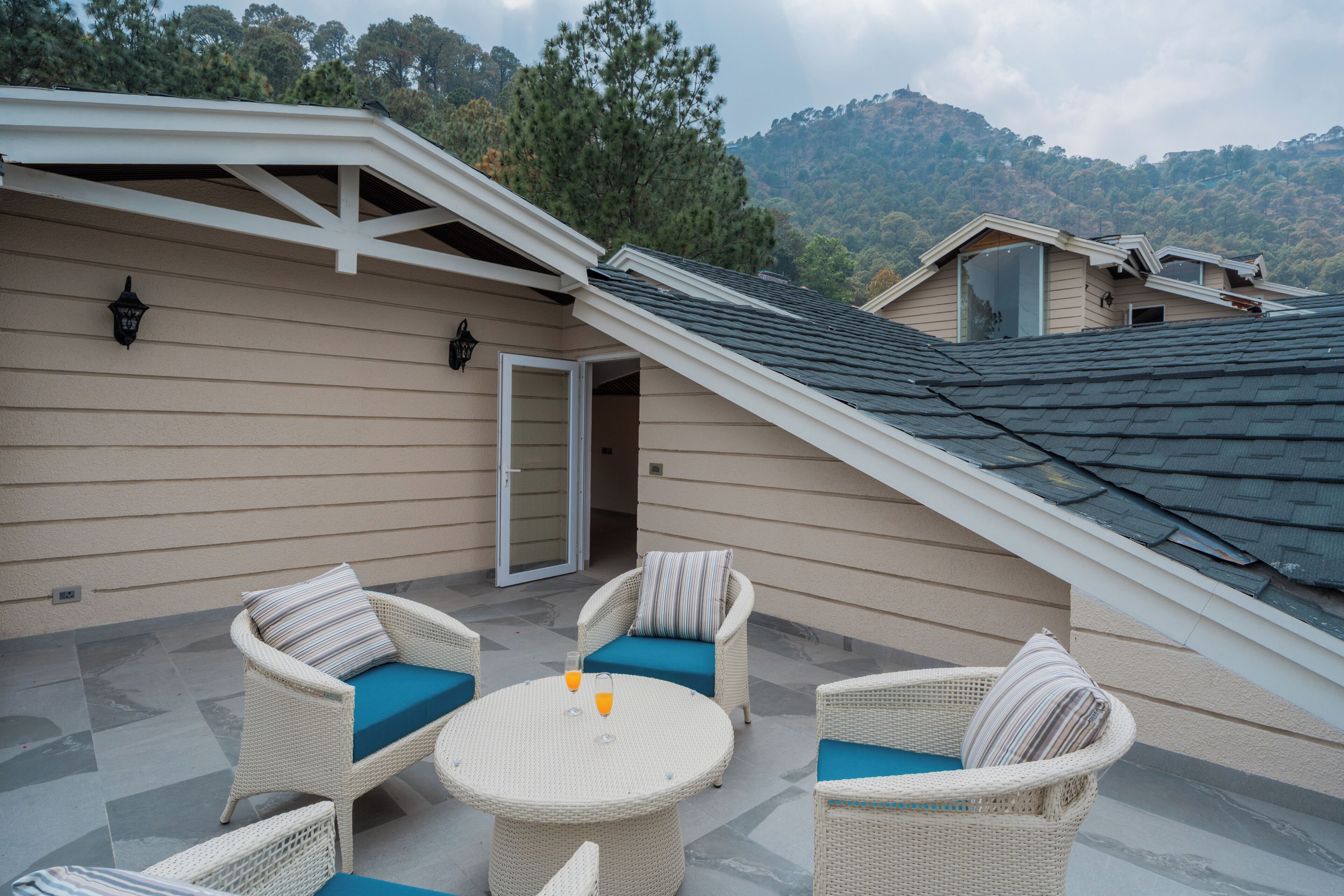 ラグジュアリー ヴィラ バルコニー ヒルビュー | テラス / パティオ