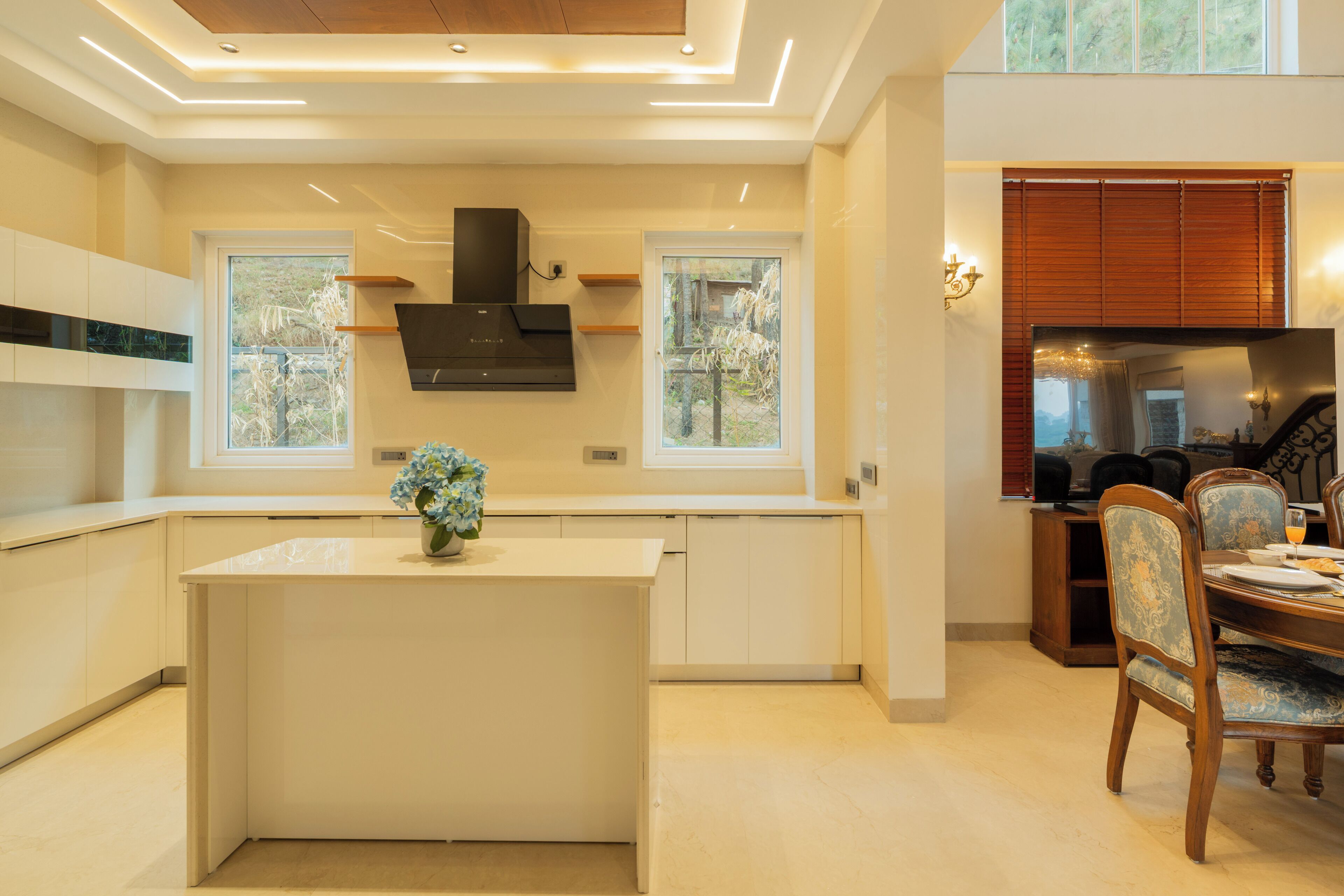 Luxe villa, balkon, uitzicht op heuvels | Dineren