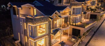 ELIVAAS privé Royce Rose 4BHK Hilltop