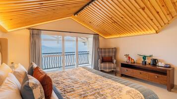 Villa de lujo, balcón, vista a la colina