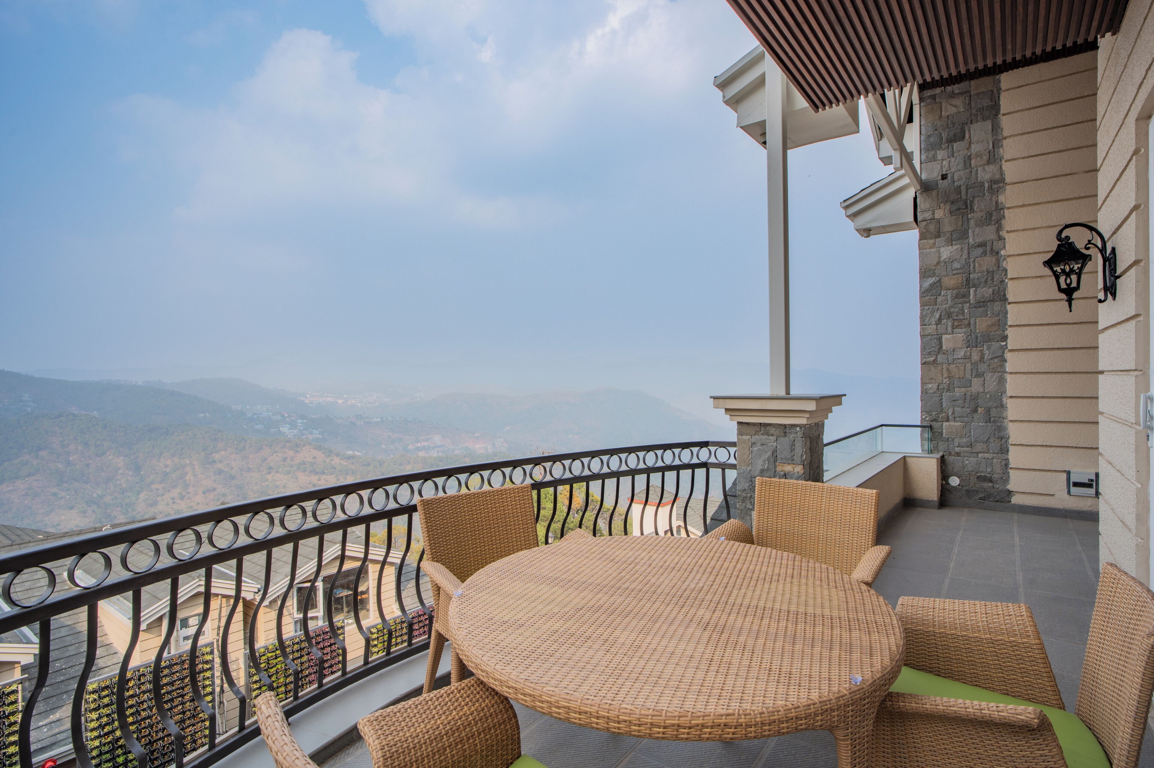 Luxe villa, balkon, uitzicht op heuvels | Buiten dineren