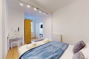 1 dormitorio, tabla de planchar con plancha, wifi gratis y ropa de cama