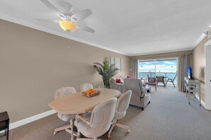 Dining - BEACHFRONT 2B/2B ISLAND CONDO AT LEONARDO ARMS! RESORT HEATED POOL! (Fort Myers Beach)