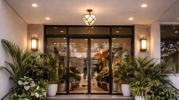 تفاصيل الفندق من الخارج