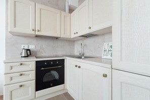 Fridge, dishwasher - Cozy 50m2 apartment, perfect for 4 people, located on the 5th floor of a building with lift just 500m from Parco Nord, the largest green area in Milan!At 500m there is the Bruzzano-Parco Nord stop of the S2/S4 suburban train which in just a few stops t (Milan)