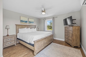 5 bedrooms, iron/ironing board, WiFi, bed sheets