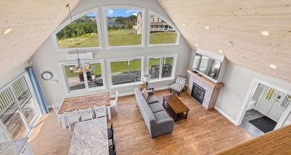 Relaxing Island Getaway Near Golf Beaches and Dining