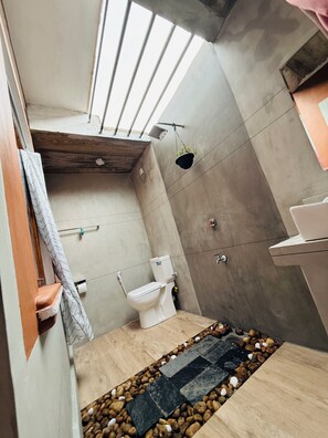 Dusche, Handtücher, Seife, Toilettenpapier