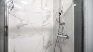 A shower with a handheld showerhead and a handheld shower attachment. - Italianway Easy - Buenos Aires 2 A (Milan)