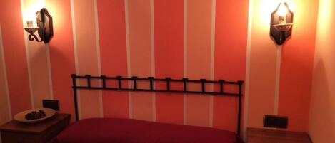 1 habitación, wifi y ropa de cama