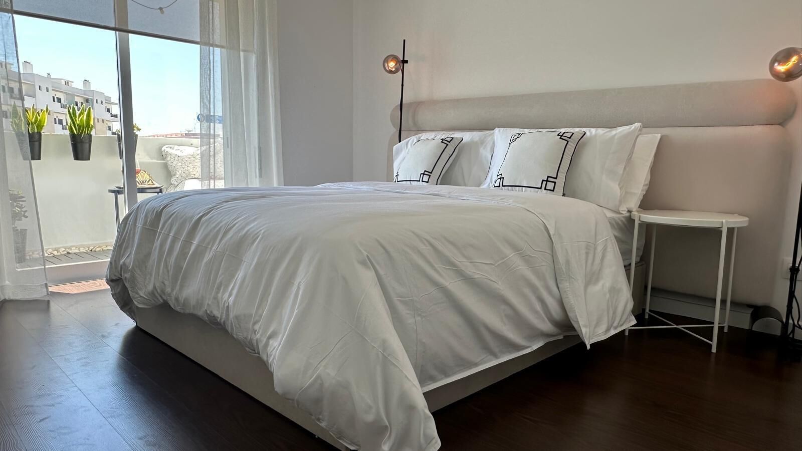 3 chambres, fer et planche à repasser, Wi-Fi, draps fournis