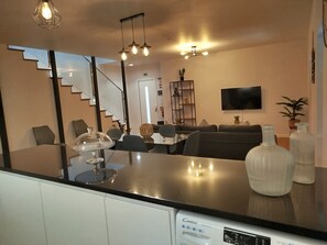 Interior - Casa Baía dos Lobos (Câmara de Lobos)