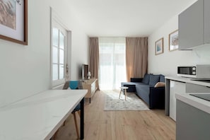 TV, offices - Cozy Apartment | Private Garden and Parking (Władysławowo)