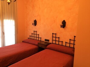 Room - Casa Rural Sierra Vicor: Historia y Encanto en la Naturaleza (Sediles)