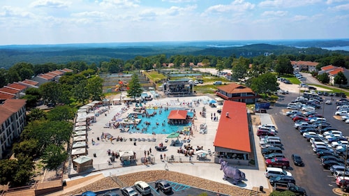 Lake Ozark Oasis Central Location & Pool Access