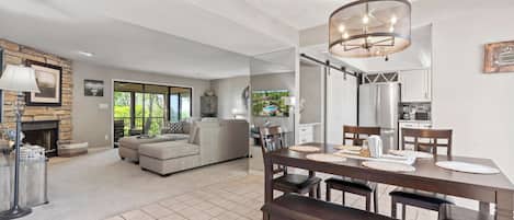 Condo, Multiple Beds, Balcony, Garden View (Lake Ozark Oasis) | Living area