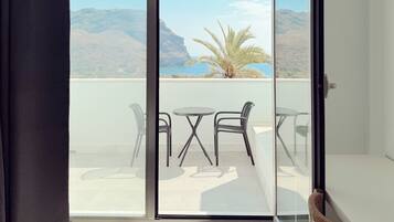 In-room safe, blackout curtains, soundproofing, free WiFi