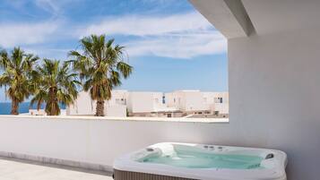 Suite junior | Bañera de hidromasaje al aire libre