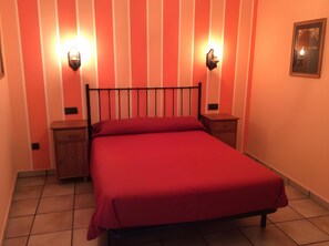 Room - Casa Rural Sierra Vicor: Historia y Encanto en la Naturaleza (Sediles)